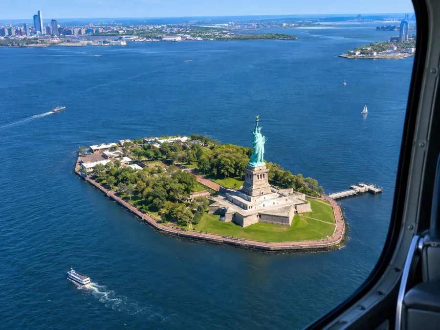 NYC Helicopter Tour: Statue of Liberty & Skyline